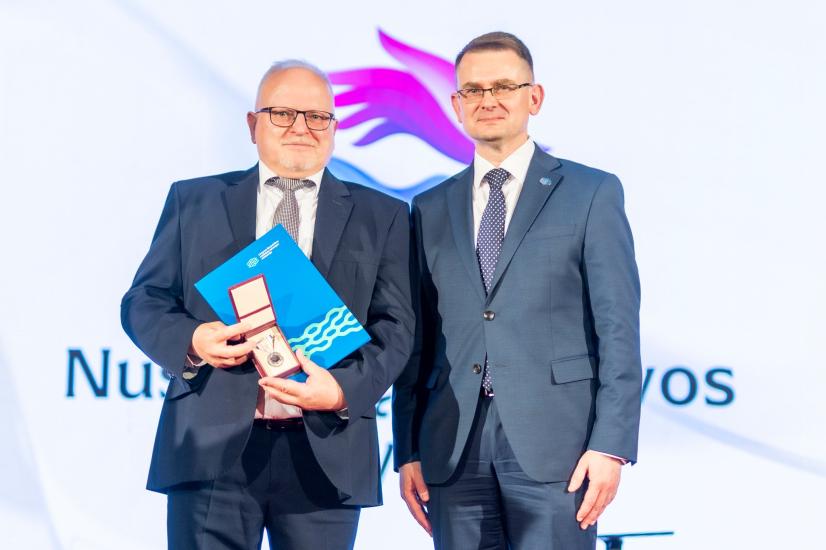 Vilniuje pagerbti nusipelnę šalies medikai – garbės ženklas įteiktas A.Šalaševičiui